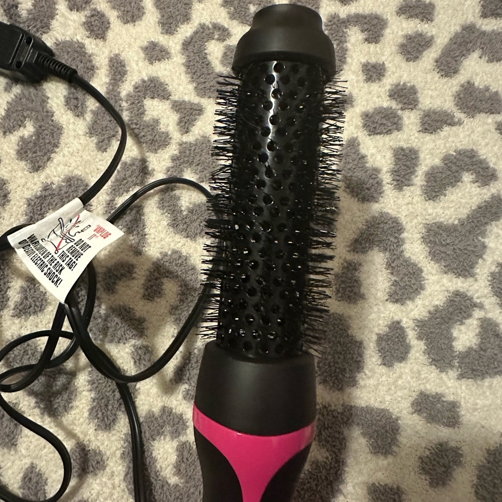 Revlon Round Brush Styler and Dryer - Picture 4 of 8